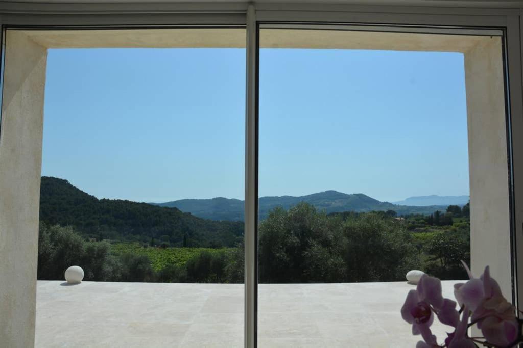 La Venturonne Appartement Neuf Rez De Jardin 45 M2 Vue Mer Et Vignes 10 Mn Des Plages Le Beausset Eksteriør billede