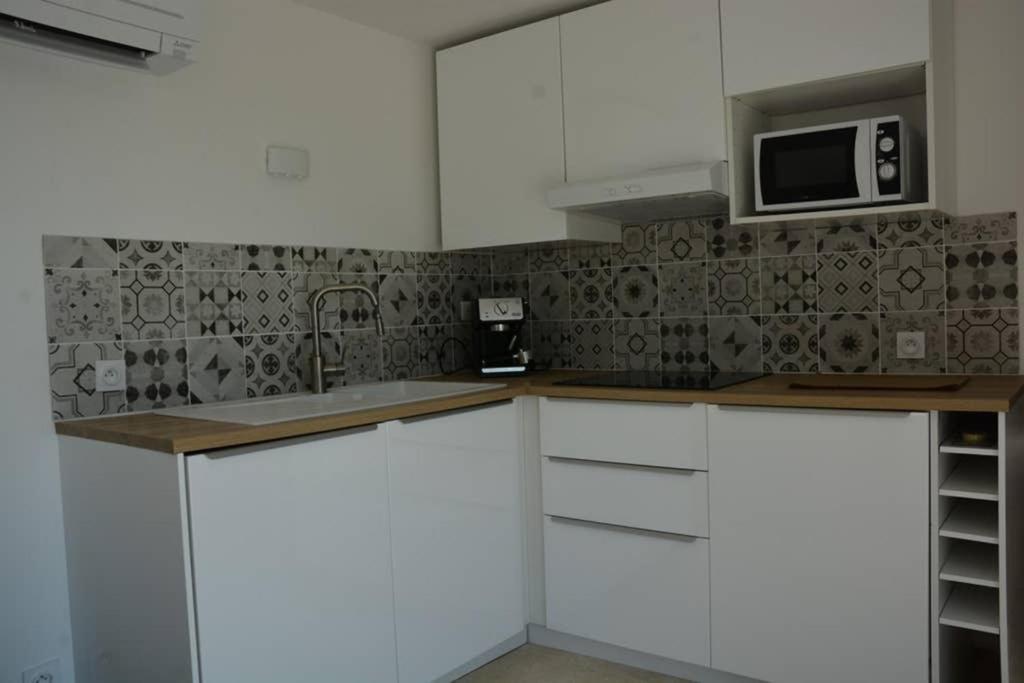 La Venturonne Appartement Neuf Rez De Jardin 45 M2 Vue Mer Et Vignes 10 Mn Des Plages Le Beausset Eksteriør billede