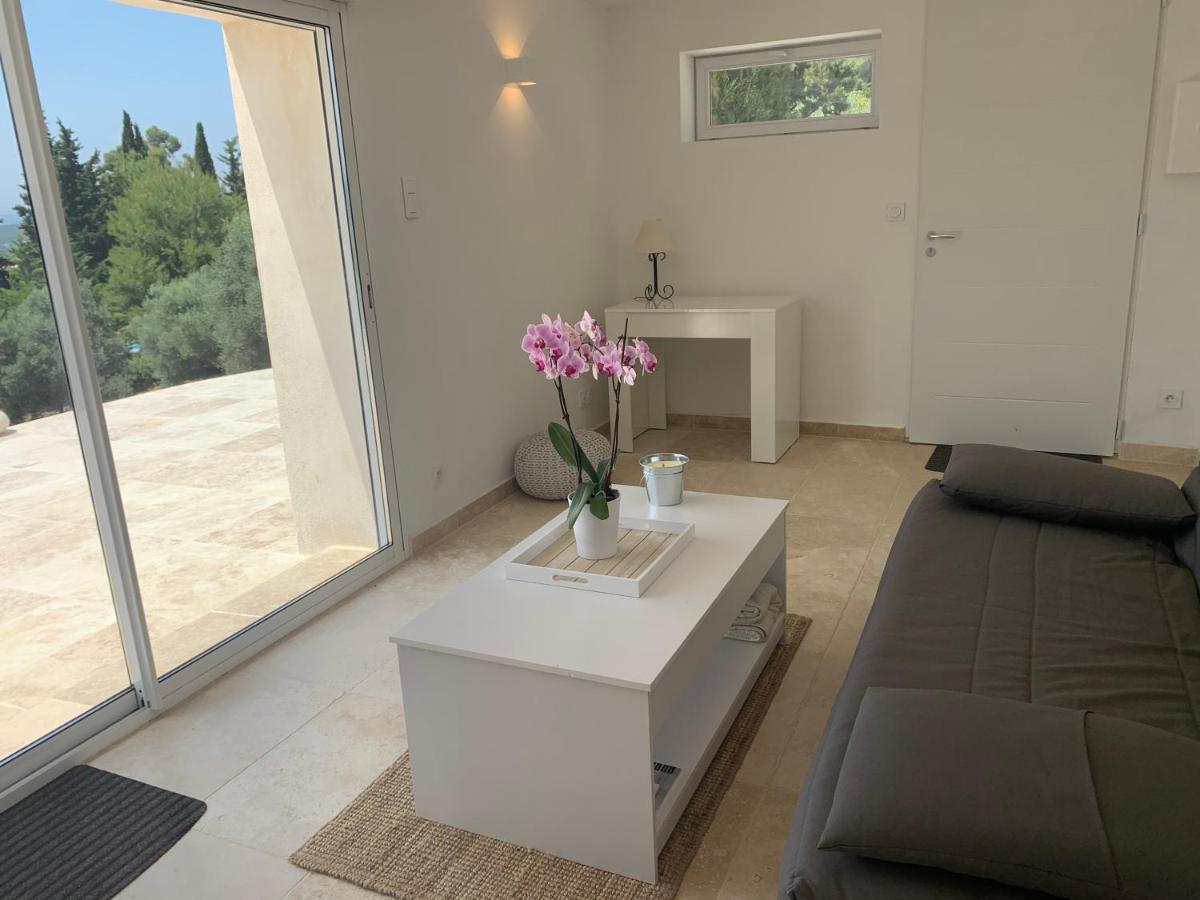 La Venturonne Appartement Neuf Rez De Jardin 45 M2 Vue Mer Et Vignes 10 Mn Des Plages Le Beausset Eksteriør billede